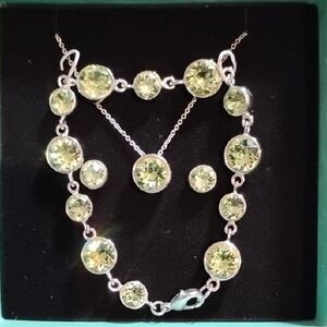 La Contessa Jewelry Set In Peridot Made W/ Swarovski Elements